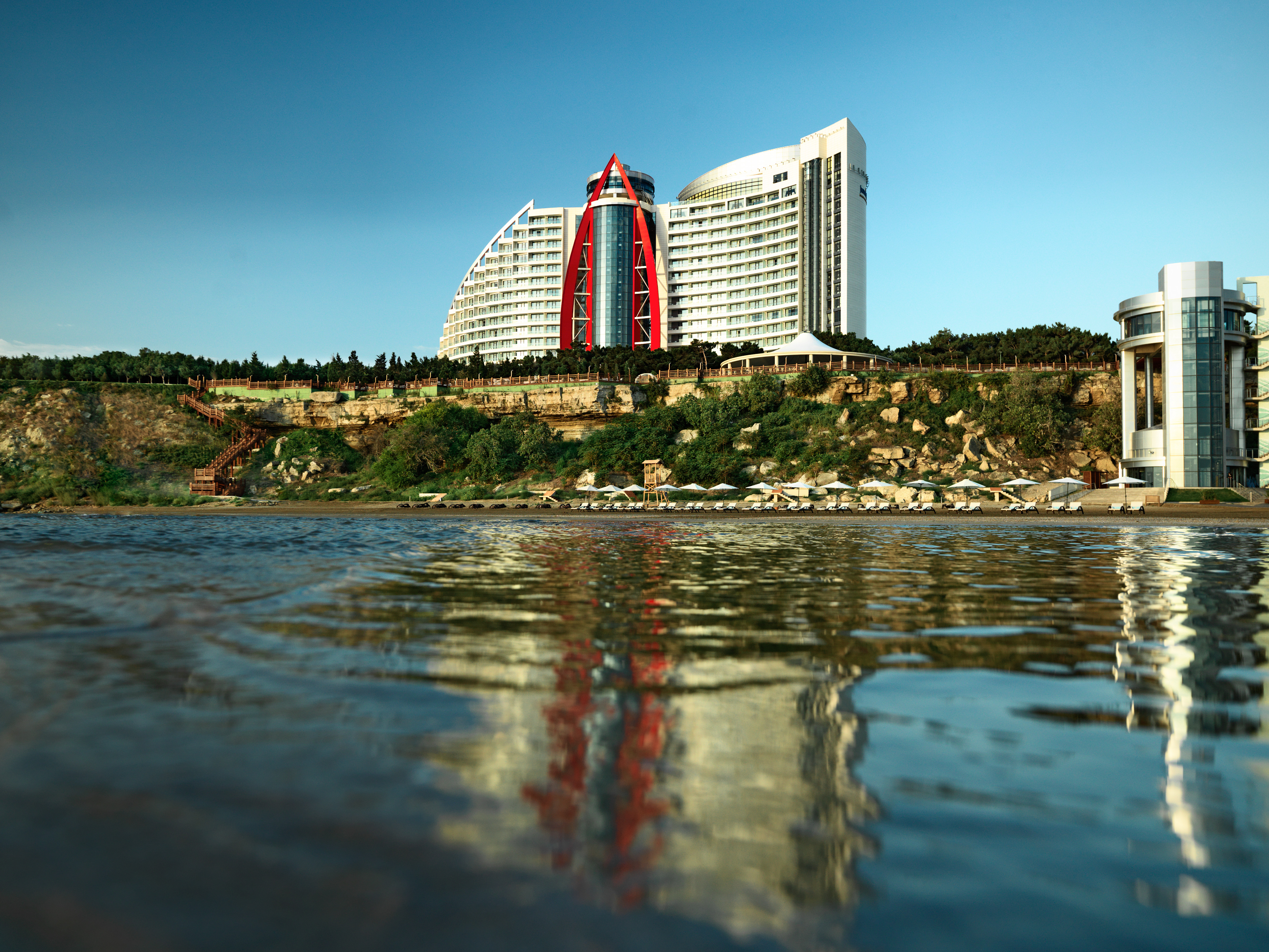 Отели азербайджана на берегу. Каспийское море Bilgah Beach. Бильгях Джумейра. Джумейра Бич Баку. Пляж Бильгях в Баку.